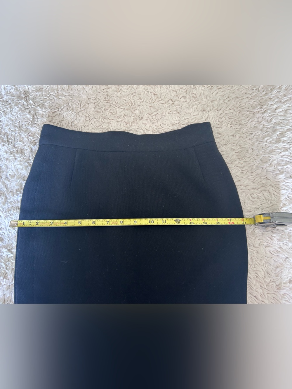 Prada Black Crepe Fully Lined Pencil Skirt w/7.5” Back Slit. Size 44. US Size 8 - Picture 4 of 8